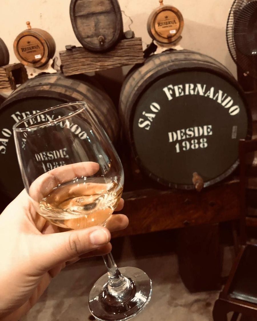 Barris de madeira com a inscrição "São Fernando desde 1988"
